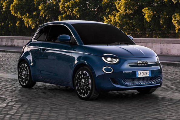 Обзор электрического субкомпактного хэтчбека Fiat 500e фото 2
