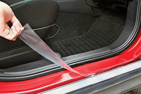 Защитная пленка на пороги автомобиля