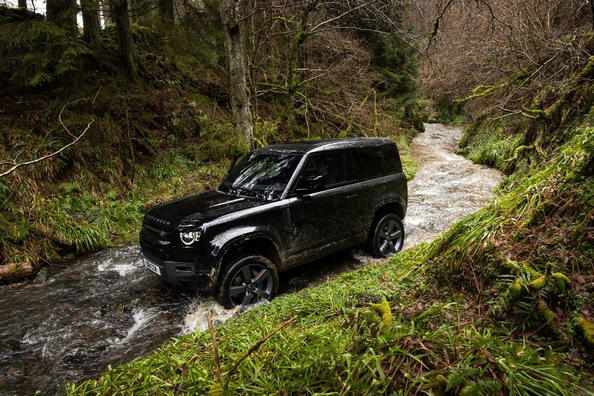 Внедорожник Land Rover Defender обзавелся 520-сильным мотором фото 3