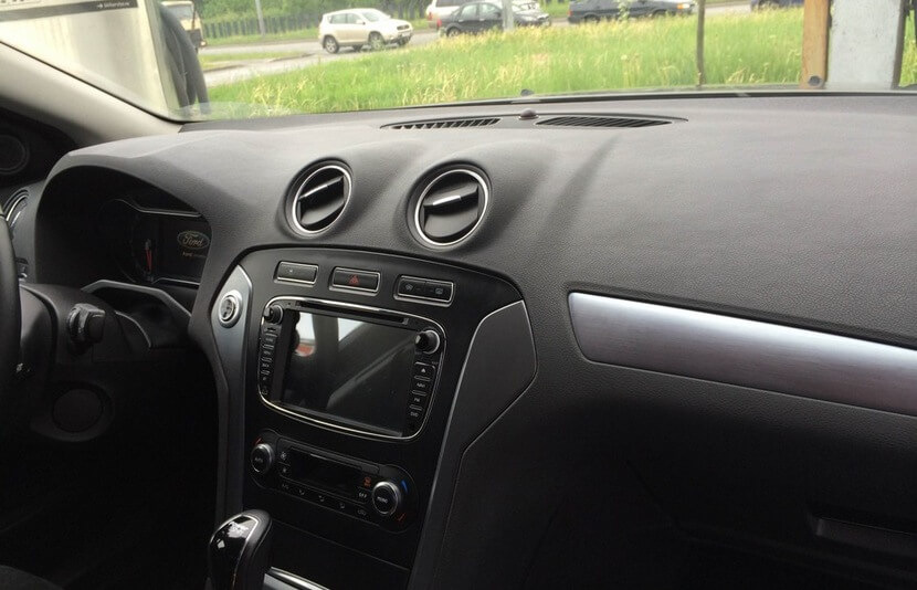 Как удалить царапину на пластике в салоне автомобиля?