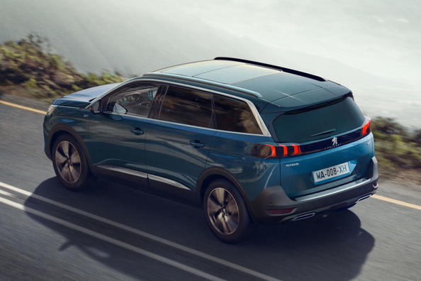 Обзор обновленного кроссовера второго поколения Peugeot 5008 фото 4