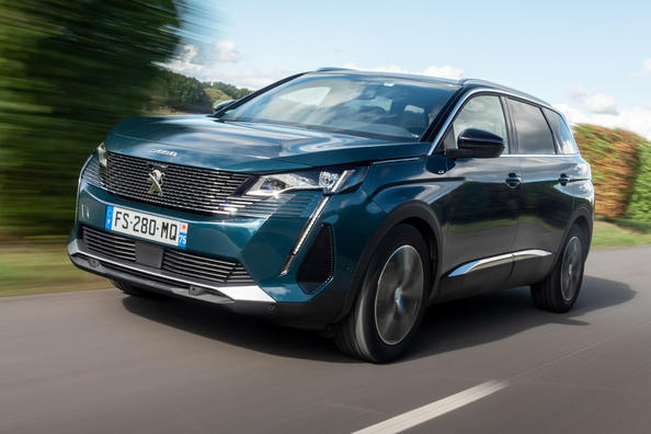 Обзор обновленного кроссовера второго поколения Peugeot 5008 фото 5
