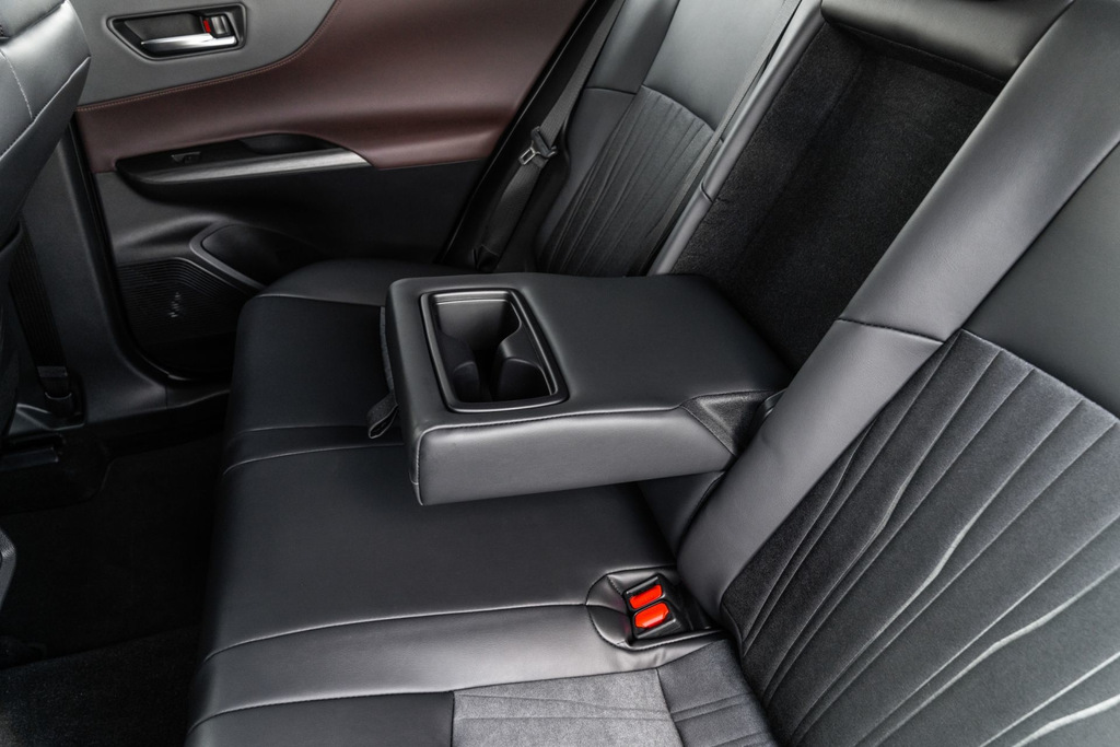 Обзор гибридного кроссовера Toyota Venza