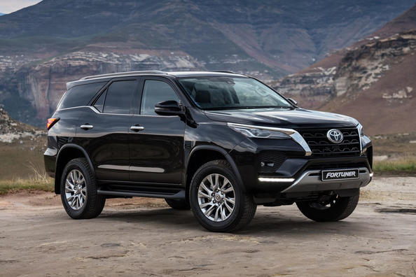 Обзор обновленного внедорожника Toyota Fortuner фото 3