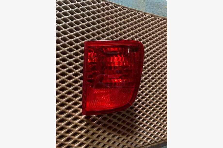 Задние Отражатели Б/У (1шт, 2008-2012) Image