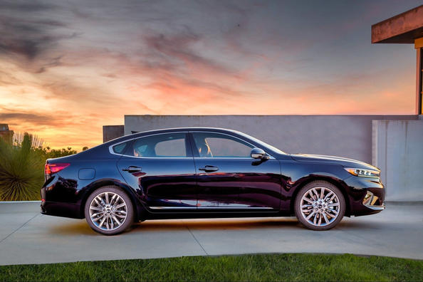 Обзор модернизированного седана KIA Cadenza фото 3