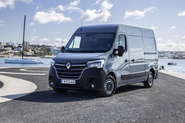Обзор обновленного фургона Renault Master