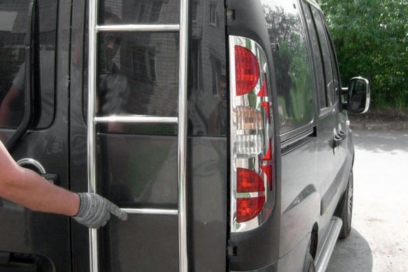 Лестница на внедорожник – польза и практичность