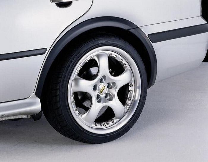 Накладки на колесные арки авто: плюсы, предназначение, материалы