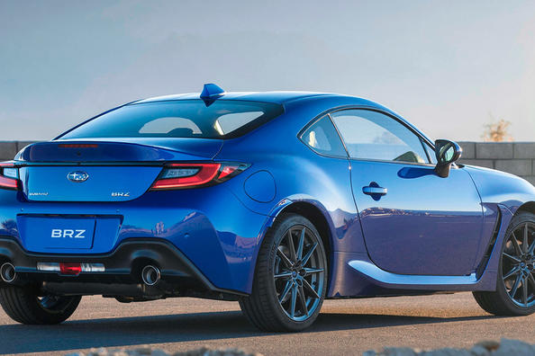 Обзор спорт-купе Subaru BRZ второго воплощения фото 2