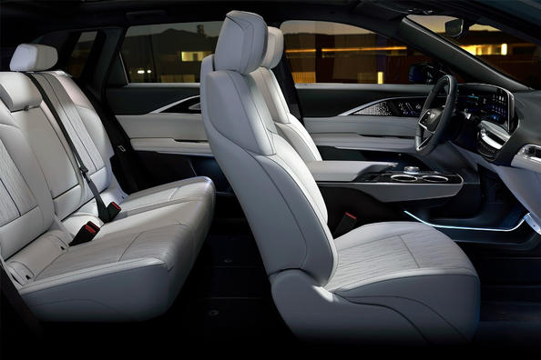 Кроссовер Cadillac Lyriq – первый серийный электромобиль американской марки фото 6