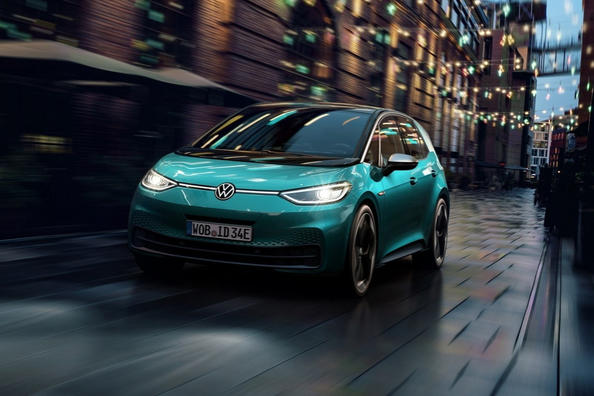 Обзор электрического заднеприводного хэтчбека Volkswagen ID.3 фото 3