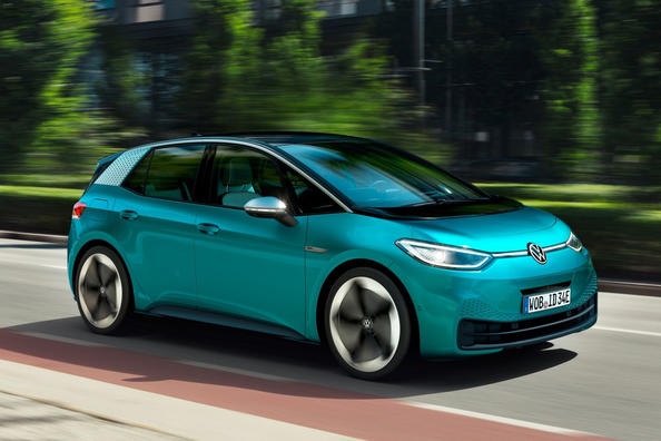 Обзор электрического заднеприводного хэтчбека Volkswagen ID.3 фото 2