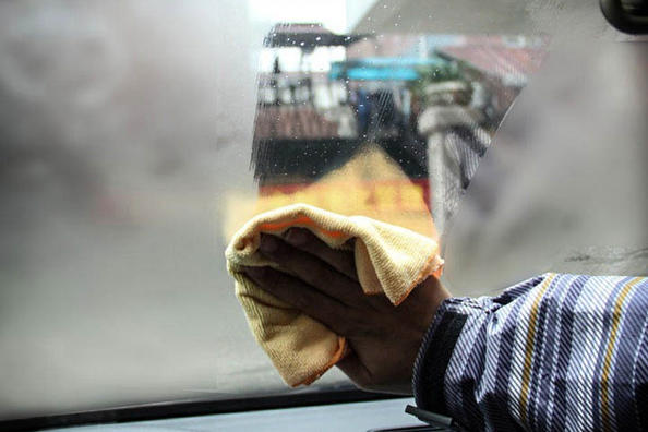 Почему в автомобиле запотевают стекла и как от этого избавиться?