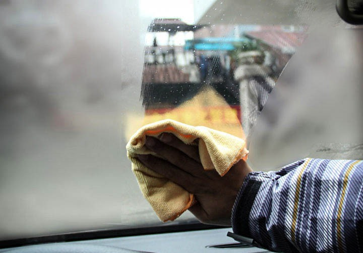 Почему в автомобиле запотевают стекла и как от этого избавиться?