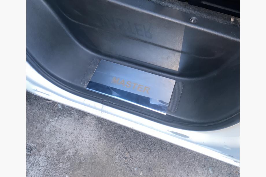 Renault Master 2011-2023 гг. Накладки на Пороги V2 (2 шт, Нержавейка) Image