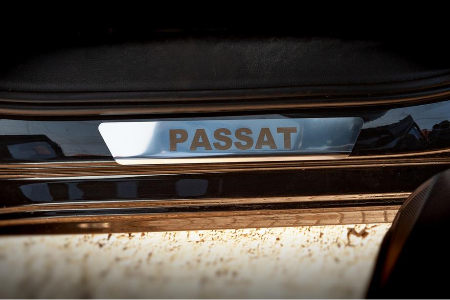 Volkswagen Passat B7 2012-2015 гг. Накладки на пороги Carmos V1 (4 шт, нержавейка) Фото 4