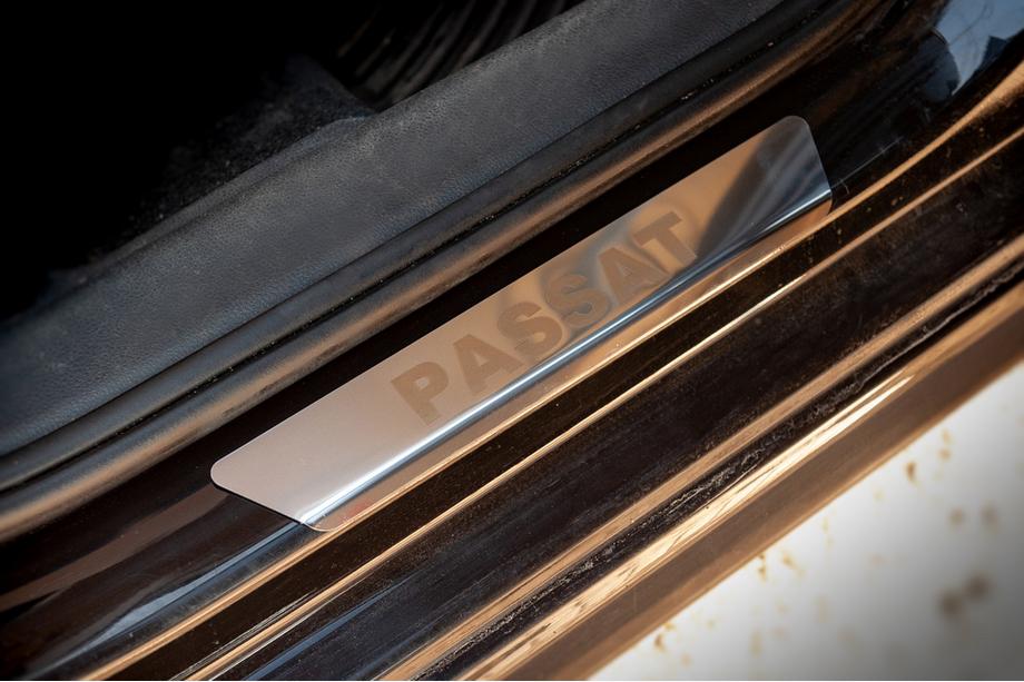 Volkswagen Passat B7 2012-2015 гг. Накладки на пороги Carmos V1 (4 шт, нержавейка) Фото 3