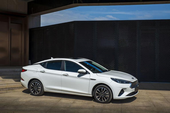 На украинском рынке появился конкурент Skoda Octavia