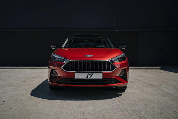 На украинском рынке появился конкурент Skoda Octavia фото 6