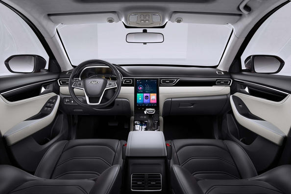На украинском рынке появился конкурент Skoda Octavia фото 7