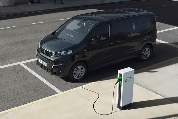 Обзор электрического минивэна Peugeot e-Traveller