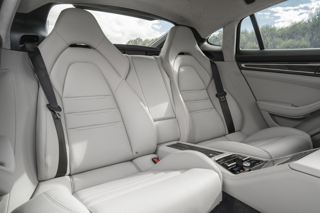 Обзор обновленного лифтбека Porsche Panamera Turbo S