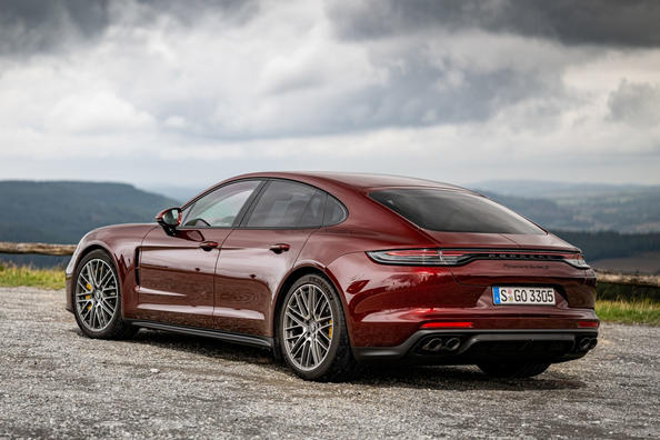 Обзор обновленного лифтбека Porsche Panamera Turbo S фото 5
