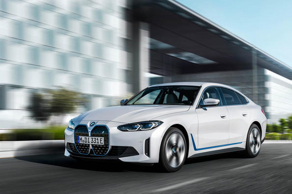 Первое поколение электрического лифтбека BMW i4 фото 3