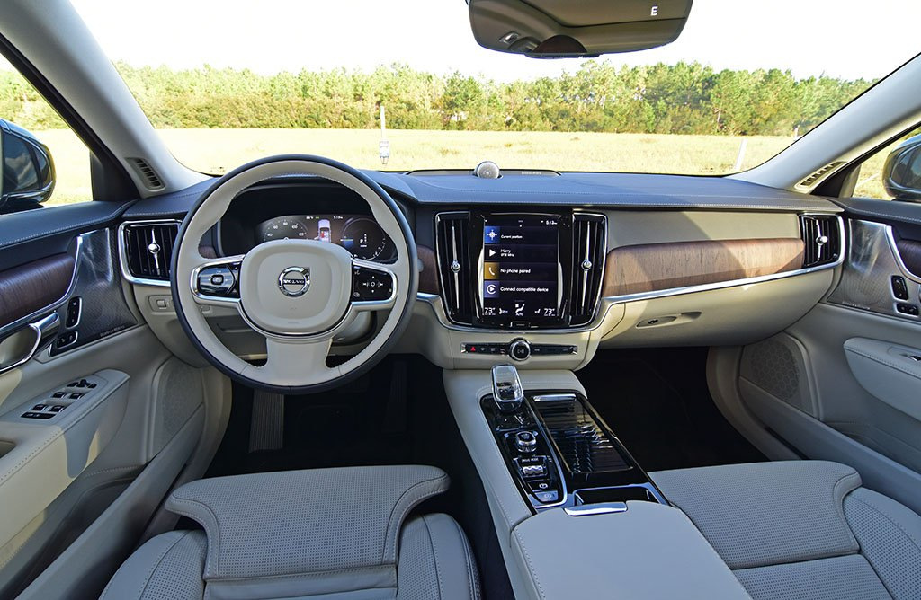 Рестайлинговый седан Volvo S90