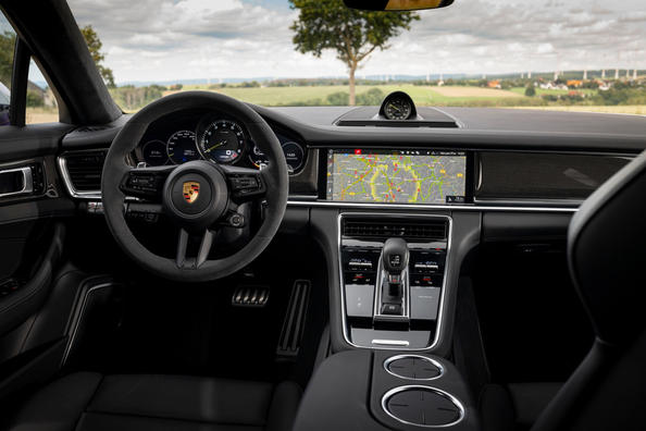 Обзор полноприводного универсала Porsche Panamera Sport Turismo фото 10
