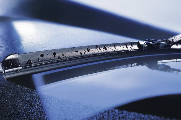 Признаки для срочной замены щеток стеклоочистителя