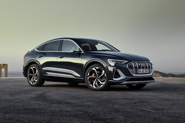 Купеобразный полноприводный электрический кроссовер Audi e-tron Sportback