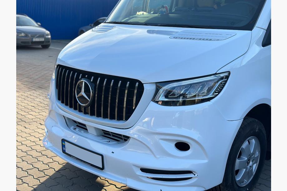 Mercedes Sprinter W907/W910 2018- гг. Передняя решетка Panamericana GT Хром Premium V1 Image