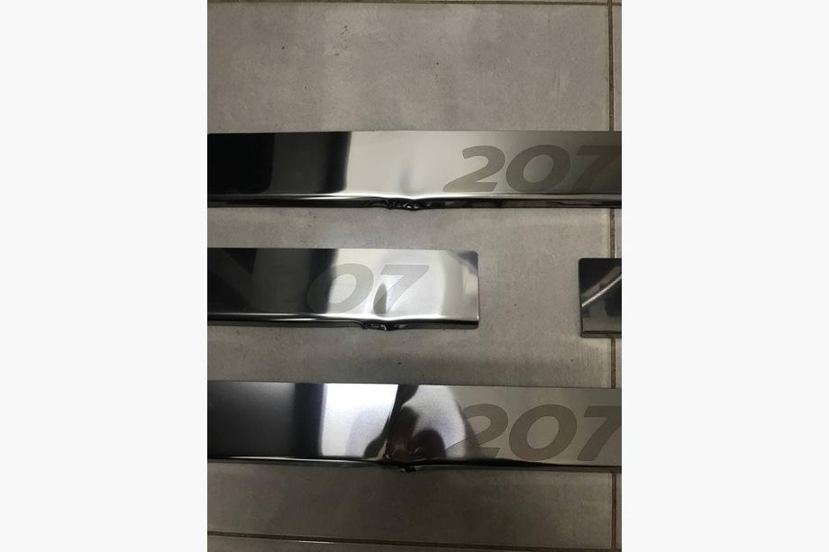 РАСПРОДАЖА! Накладки на пороги Carmos (4 шт, нержавейка) Image РАСПРОДАЖА! Накладки на пороги Carmos (4 шт, нержавейка) Image