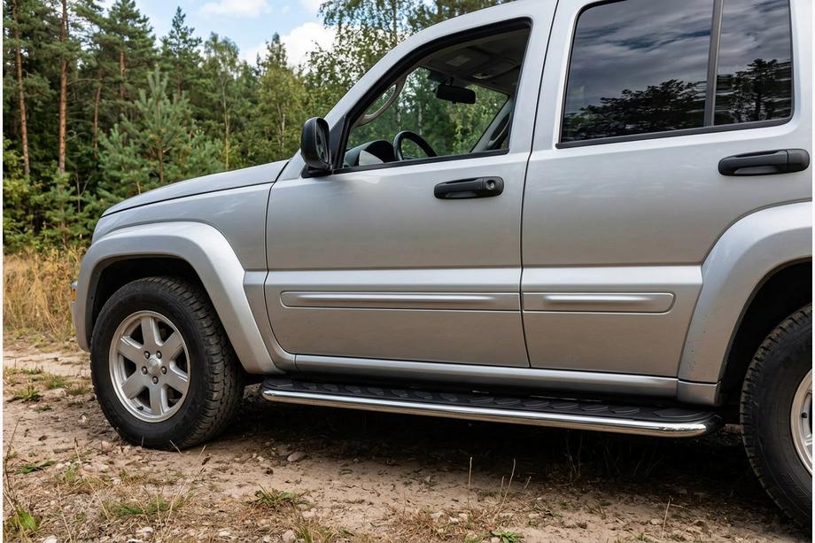 Jeep Cherokee/Liberty 2002-2007 гг. Боковые Подножки Maydos V1 (2 шт., Алюминий) Фото 1
