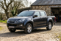 Isuzu D-Max 2011-2019 гг. Боковые Подножки Allmond Black (2 шт., Алюминий) фото 1