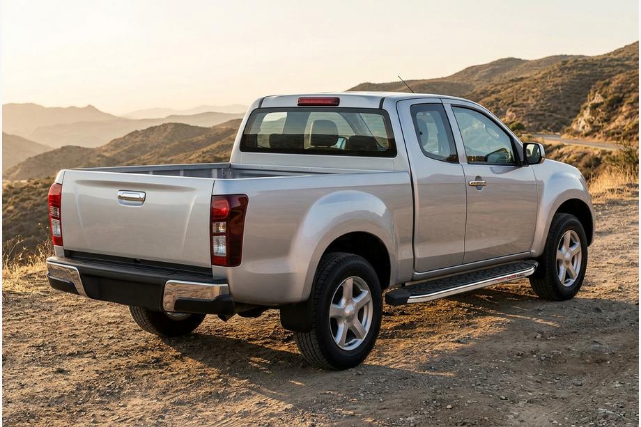 Isuzu D-Max 2011-2019 гг. Боковые Подножки BlackLine (2 шт., Алюминий) Image