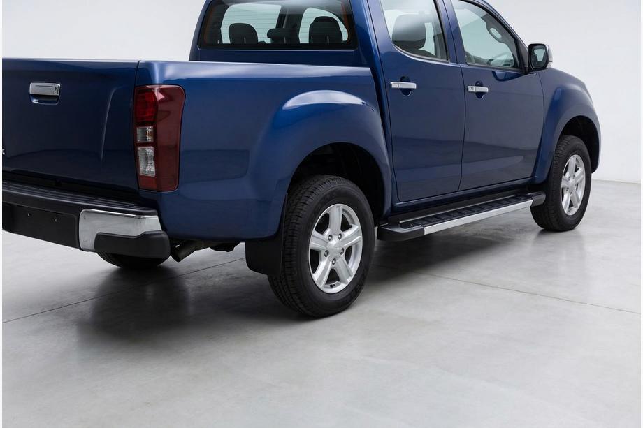 Isuzu D-Max 2011-2019 гг. Боковые Подножки RedLine (2 шт., Алюминий) Image