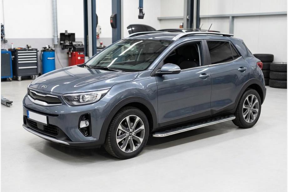 Kia Stonic 2017- гг. Боковые Подножки Maydos V1 (2 шт., Алюминий) Image