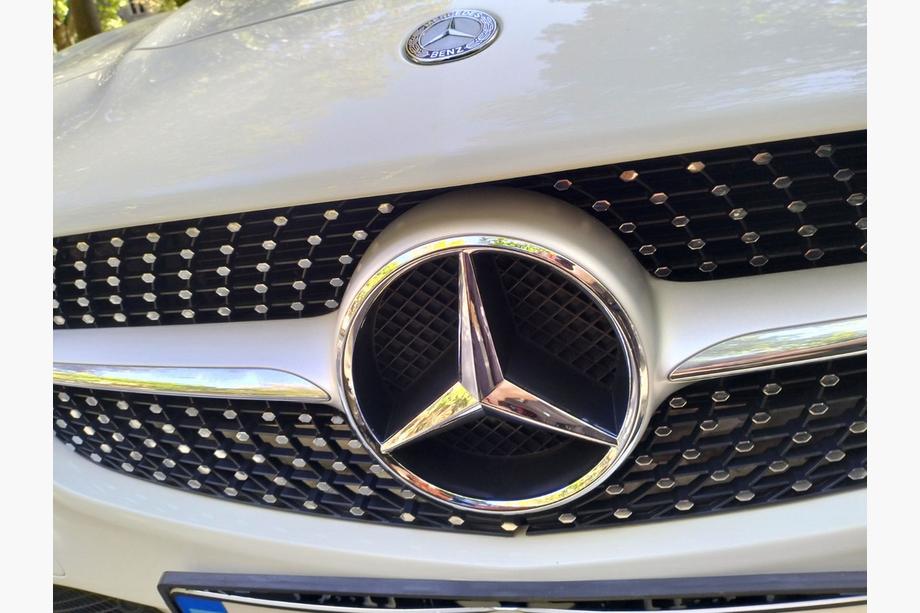 Передняя эмблема (18,4 см) Image