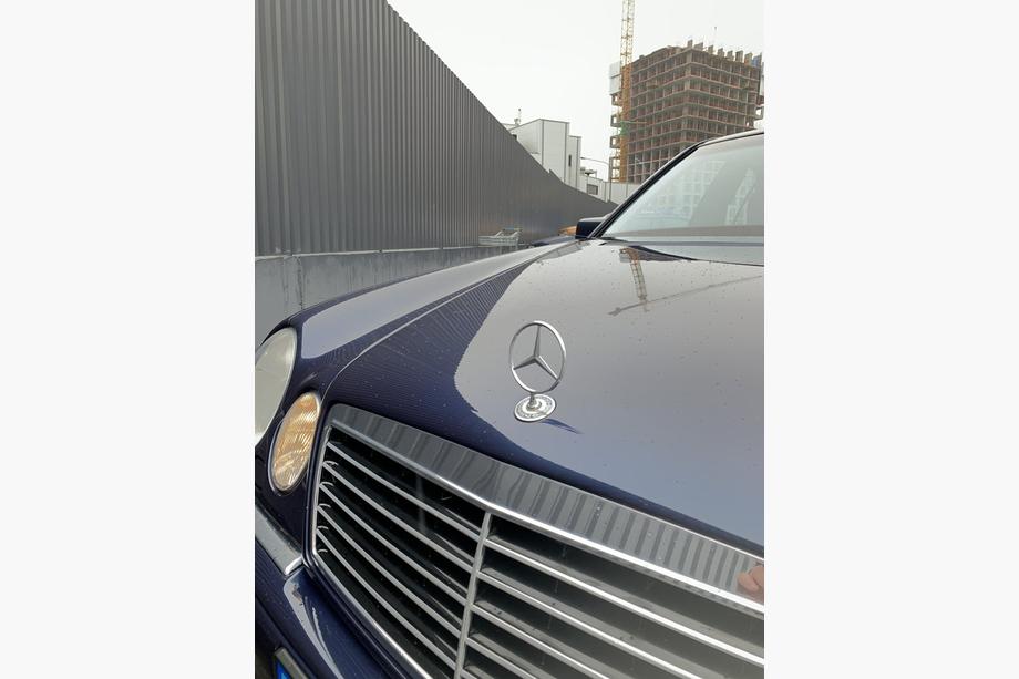 Mercedes E-class W210 1995-2002 гг. Эмблема прицел (с надписью) Фото 2