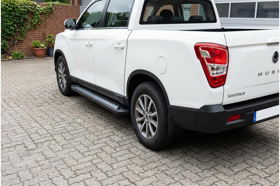 SsangYong Musso II 2018– гг. Боковые Подножки Vision New Black (2 шт., Алюминий) Фото 1