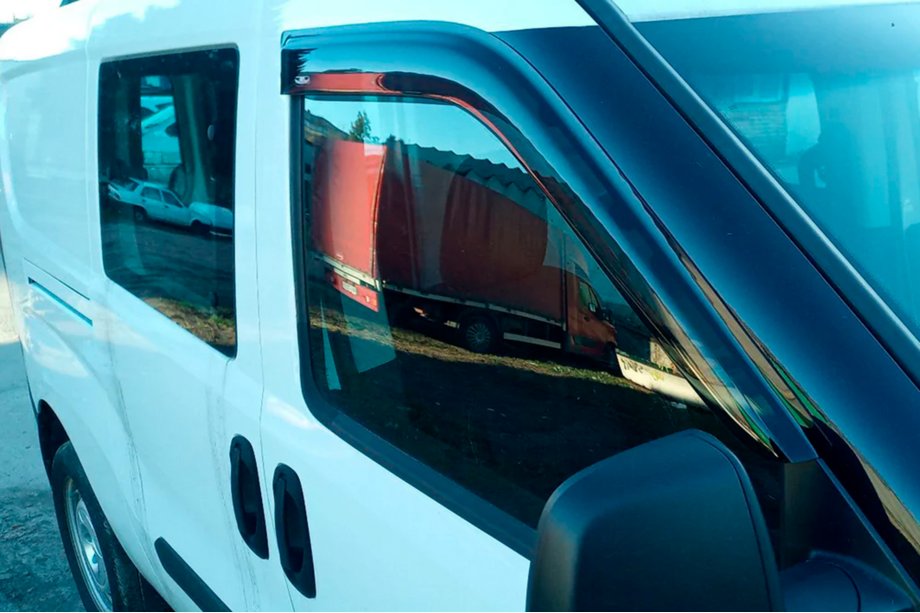 Opel Combo 2012-2018 гг. Ветровики на окна (2 шт, HIC) Фото 11