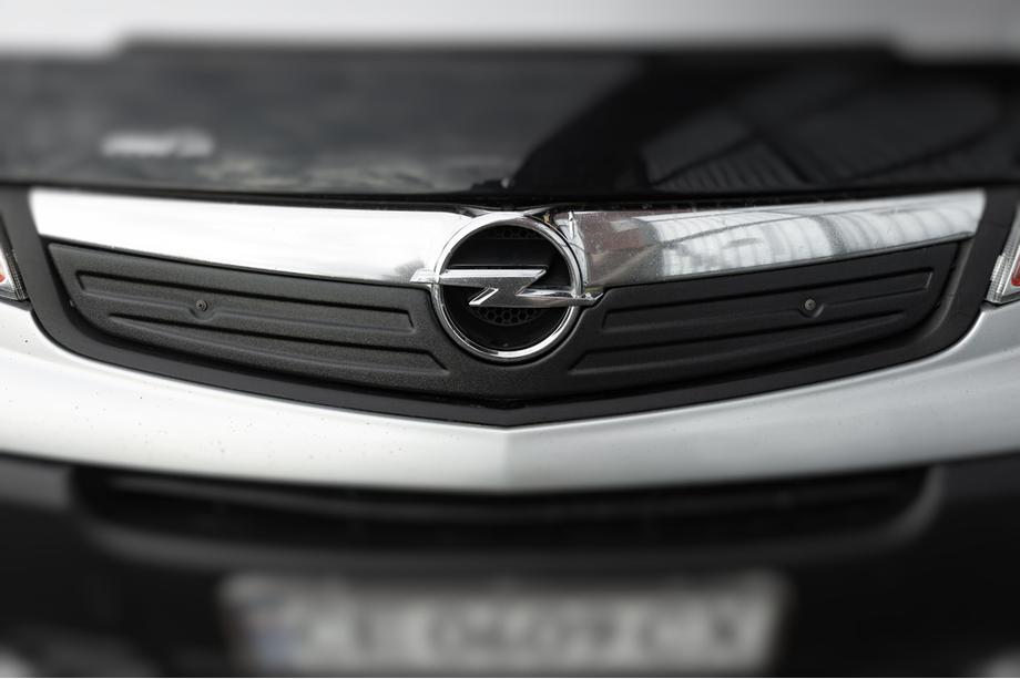 Opel Vivaro 2001–2015 гг. Зимняя накладка на решетку радиатора 2007-2015 (V2, верхняя) Фото 3