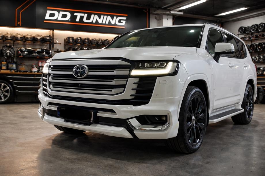 Toyota Land Cruiser 300 2021- гг. Комплект обвеса VXR Image