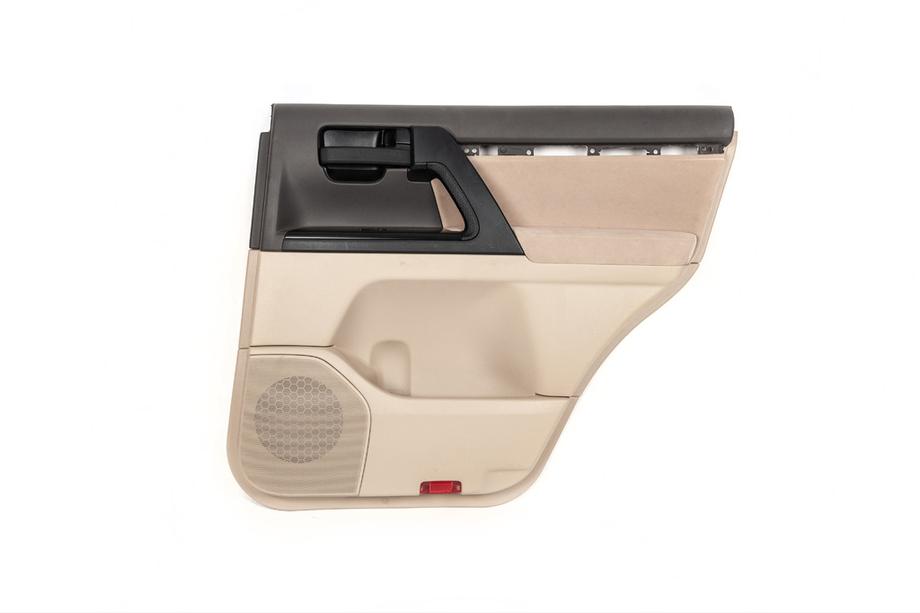 Toyota Land Cruiser 200 2007-2021 гг. Обшивка двери без деревянной вставки (1 шт) Фото 3