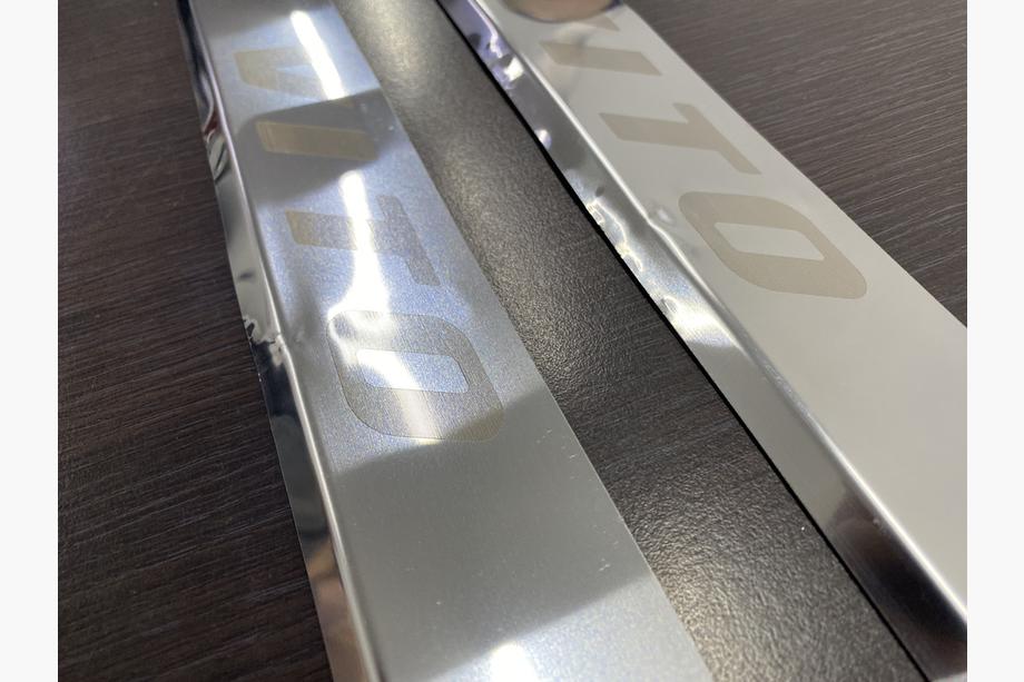 Mercedes Vito W639 2004-2014 гг. РАСПРОДАЖА! Накладки на пороги Carmos (2 шт., нержавеющая сталь) Image