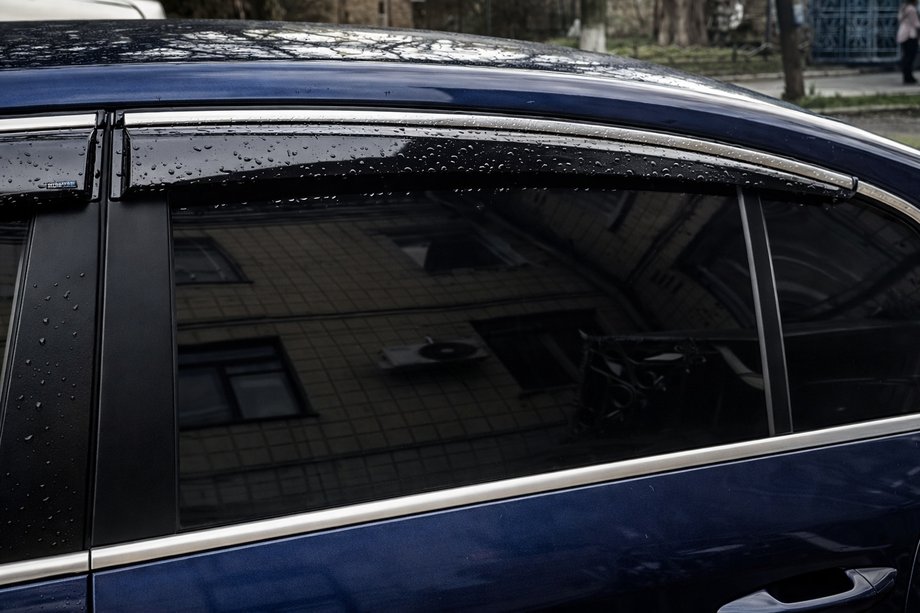 Volkswagen Passat B6 2006-2012 гг. Ветровики с хромированным молдингом (4 шт., Sunplex Chrome) Фото 2