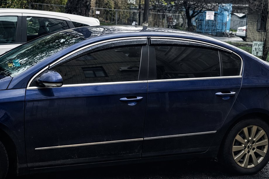 Volkswagen Passat B6 2006-2012 гг. Ветровики с хромированным молдингом (4 шт., Sunplex Chrome) Фото 3